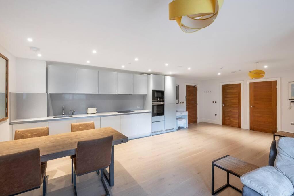 Stylish 2 Bed 2 Bath In Highgate & Free Parking Daire Londra Dış mekan fotoğraf