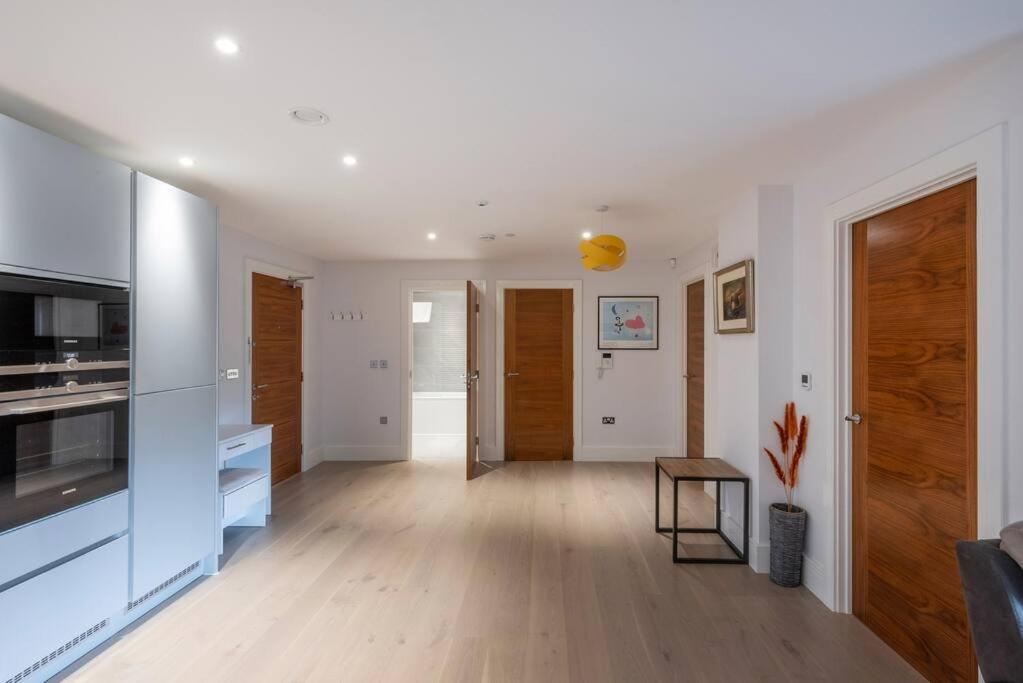 Stylish 2 Bed 2 Bath In Highgate & Free Parking Daire Londra Dış mekan fotoğraf
